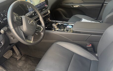 Lexus RX IV рестайлинг, 2025 год, 4 000 000 рублей, 5 фотография