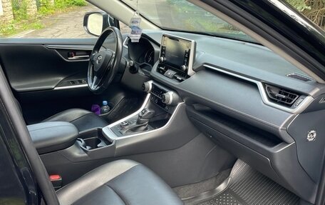Toyota RAV4, 2021 год, 2 975 000 рублей, 9 фотография
