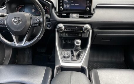 Toyota RAV4, 2021 год, 2 975 000 рублей, 14 фотография
