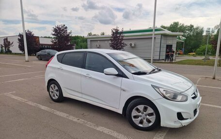 Hyundai Solaris II рестайлинг, 2013 год, 450 000 рублей, 1 фотография