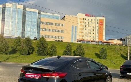 Hyundai Elantra VI рестайлинг, 2017 год, 1 000 000 рублей, 3 фотография