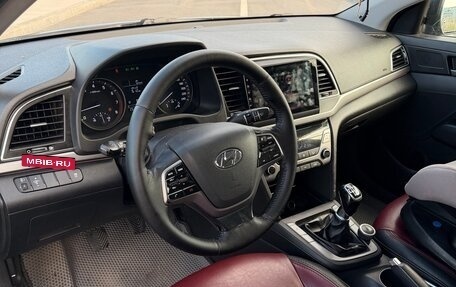 Hyundai Elantra VI рестайлинг, 2017 год, 1 000 000 рублей, 6 фотография