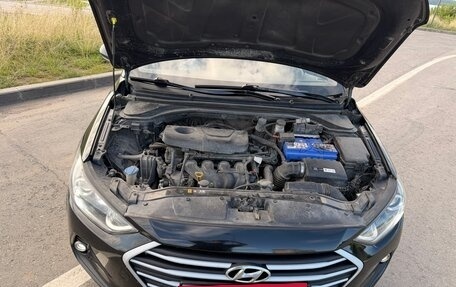 Hyundai Elantra VI рестайлинг, 2017 год, 1 000 000 рублей, 9 фотография