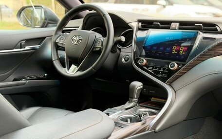 Toyota Camry, 2018 год, 2 690 000 рублей, 16 фотография