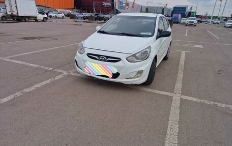 Hyundai Solaris II рестайлинг, 2013 год, 450 000 рублей, 2 фотография