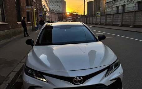 Toyota Camry, 2021 год, 2 750 000 рублей, 10 фотография