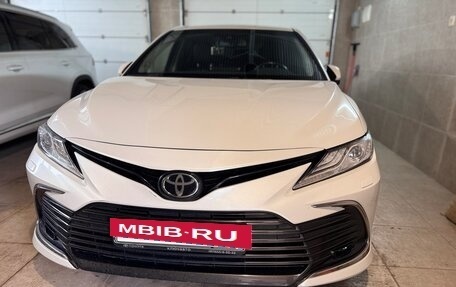 Toyota Camry, 2021 год, 3 075 000 рублей, 10 фотография