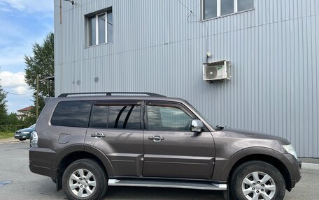 Mitsubishi Pajero IV, 2011 год, 2 000 000 рублей, 3 фотография