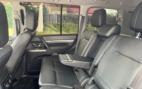 Mitsubishi Pajero IV, 2011 год, 2 000 000 рублей, 21 фотография
