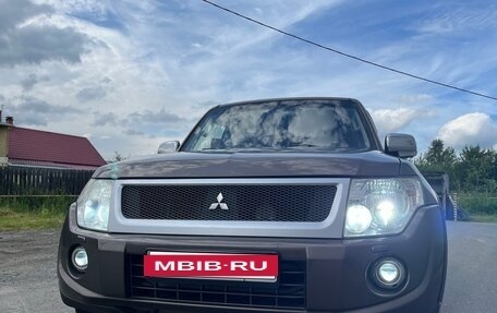 Mitsubishi Pajero IV, 2011 год, 2 000 000 рублей, 13 фотография