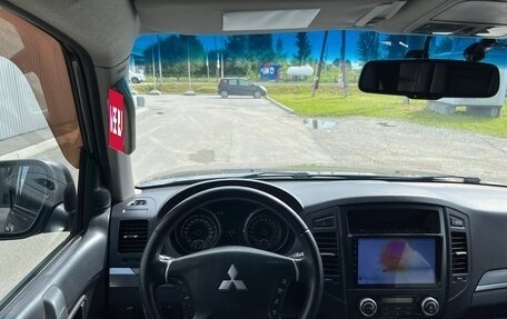 Mitsubishi Pajero IV, 2011 год, 2 000 000 рублей, 18 фотография