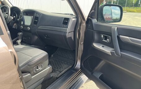 Mitsubishi Pajero IV, 2011 год, 2 000 000 рублей, 28 фотография