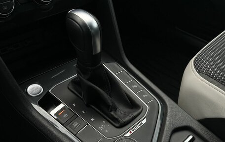 Volkswagen Tiguan II, 2020 год, 3 199 000 рублей, 19 фотография