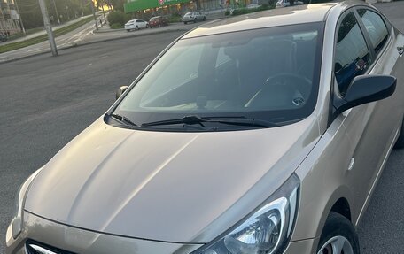 Hyundai Solaris II рестайлинг, 2013 год, 780 000 рублей, 1 фотография