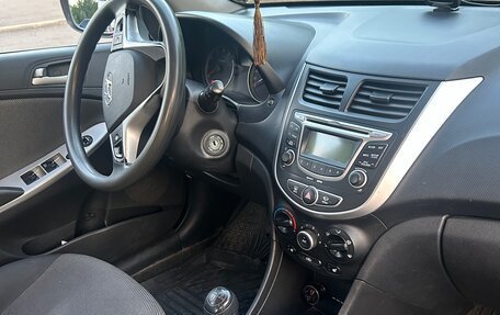 Hyundai Solaris II рестайлинг, 2013 год, 780 000 рублей, 5 фотография