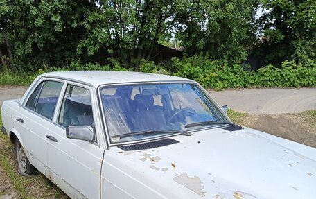 Mercedes-Benz W123, 1982 год, 100 000 рублей, 2 фотография