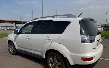 Mitsubishi Outlander III рестайлинг 3, 2010 год, 900 000 рублей, 4 фотография