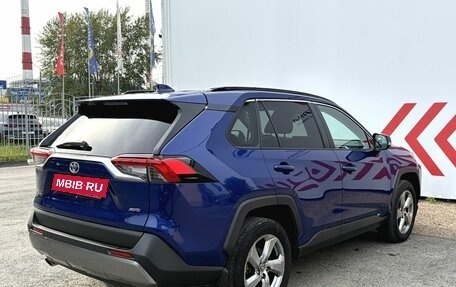 Toyota RAV4, 2021 год, 3 550 000 рублей, 6 фотография