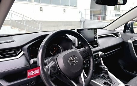 Toyota RAV4, 2021 год, 3 550 000 рублей, 9 фотография