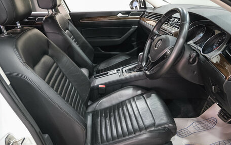 Volkswagen Passat B8 рестайлинг, 2015 год, 1 869 000 рублей, 15 фотография