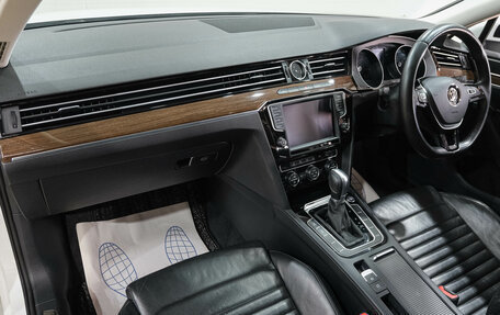 Volkswagen Passat B8 рестайлинг, 2015 год, 1 869 000 рублей, 14 фотография