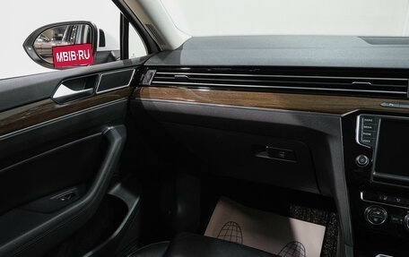 Volkswagen Passat B8 рестайлинг, 2015 год, 1 869 000 рублей, 17 фотография