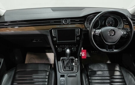 Volkswagen Passat B8 рестайлинг, 2015 год, 1 869 000 рублей, 18 фотография
