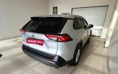 Toyota RAV4, 2020 год, 2 900 000 рублей, 4 фотография