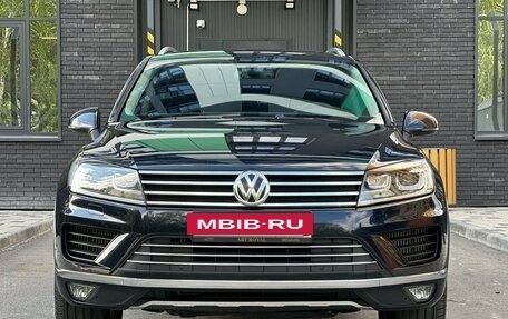 Volkswagen Touareg III, 2015 год, 3 070 000 рублей, 2 фотография