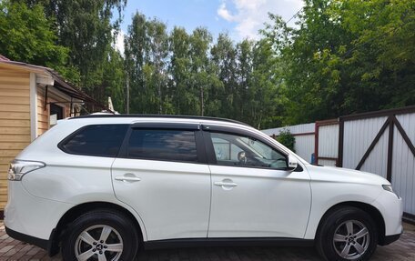 Mitsubishi Outlander III рестайлинг 3, 2013 год, 1 280 000 рублей, 4 фотография