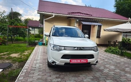 Mitsubishi Outlander III рестайлинг 3, 2013 год, 1 280 000 рублей, 7 фотография