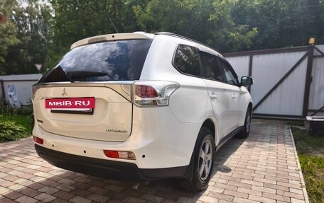 Mitsubishi Outlander III рестайлинг 3, 2013 год, 1 280 000 рублей, 5 фотография