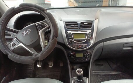 Hyundai Solaris II рестайлинг, 2012 год, 605 000 рублей, 5 фотография