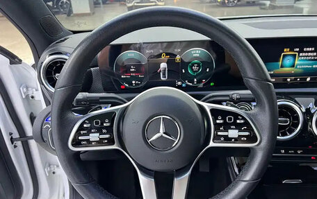 Mercedes-Benz A-Класс, 2022 год, 2 150 000 рублей, 10 фотография