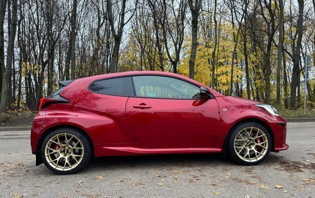 Toyota Yaris, 2021 год, 5 300 000 рублей, 3 фотография
