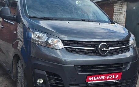 Opel Vivaro, 2021 год, 2 750 000 рублей, 14 фотография