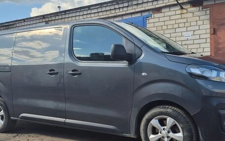 Opel Vivaro, 2021 год, 2 750 000 рублей, 22 фотография
