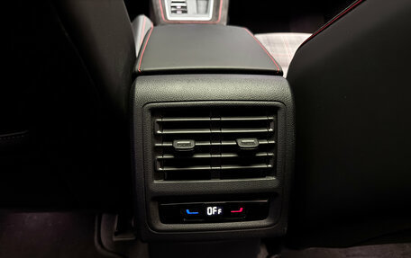 Volkswagen Golf GTI, 2021 год, 4 290 000 рублей, 26 фотография