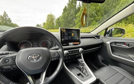 Toyota RAV4, 2021 год, 3 100 000 рублей, 10 фотография