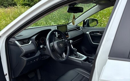 Toyota RAV4, 2021 год, 3 100 000 рублей, 6 фотография