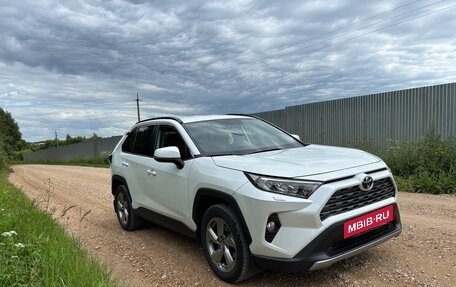Toyota RAV4, 2021 год, 3 100 000 рублей, 12 фотография
