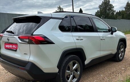 Toyota RAV4, 2021 год, 3 100 000 рублей, 3 фотография
