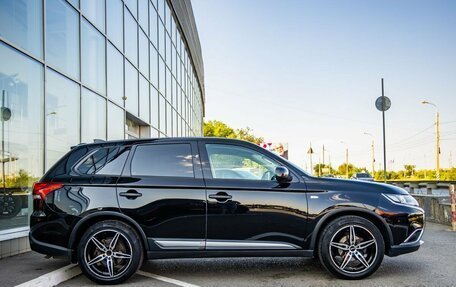 Mitsubishi Outlander III рестайлинг 3, 2017 год, 1 778 000 рублей, 8 фотография