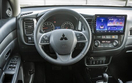 Mitsubishi Outlander III рестайлинг 3, 2017 год, 1 778 000 рублей, 14 фотография