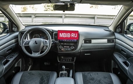 Mitsubishi Outlander III рестайлинг 3, 2017 год, 1 778 000 рублей, 13 фотография
