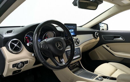 Mercedes-Benz GLA, 2019 год, 2 400 000 рублей, 16 фотография