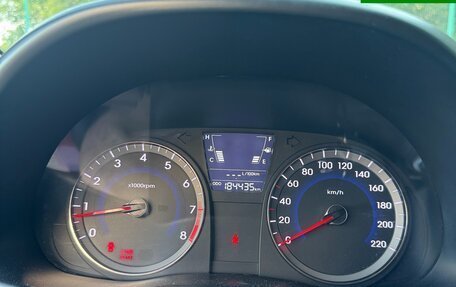 Hyundai Solaris II рестайлинг, 2011 год, 685 000 рублей, 6 фотография