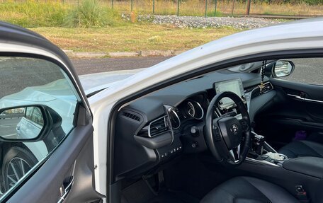 Toyota Camry, 2021 год, 3 150 000 рублей, 2 фотография