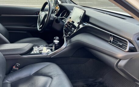 Toyota Camry, 2021 год, 3 150 000 рублей, 9 фотография