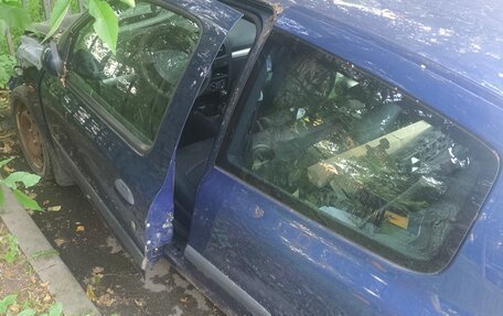 Renault Clio III, 2001 год, 165 000 рублей, 4 фотография